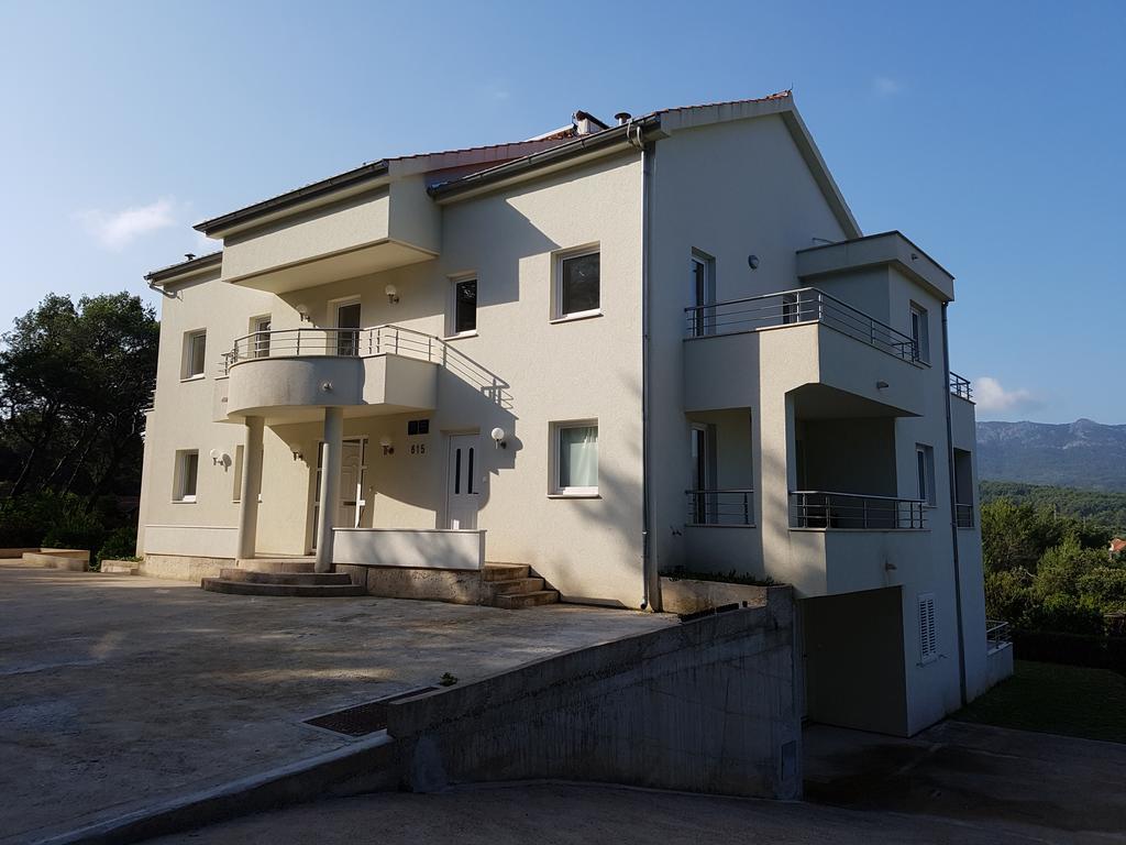 Apartments Villa Maslinica Vrboska Exterior photo